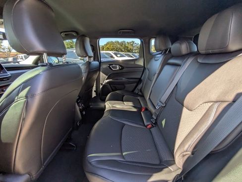 New 2026 Jeep Compass Latitude image 12