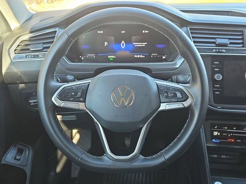 Used 2024 Volkswagen Tiguan SE image 19
