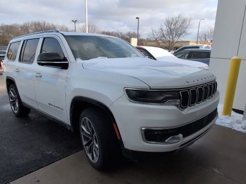 Used 2023 Jeep Wagoneer Series III w/ Premium Group I image 3