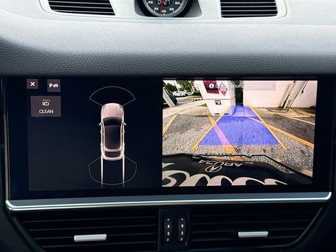 Used 2021 Porsche Cayenne Base image 15