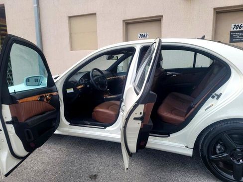 Used 2009 Mercedes-Benz E 550 Sedan image 16