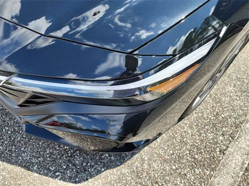 New 2025 Hyundai Elantra Limited image 6