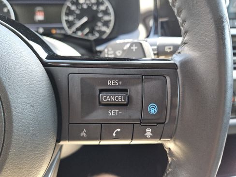 Used 2022 Nissan Pathfinder SV FWD image 13
