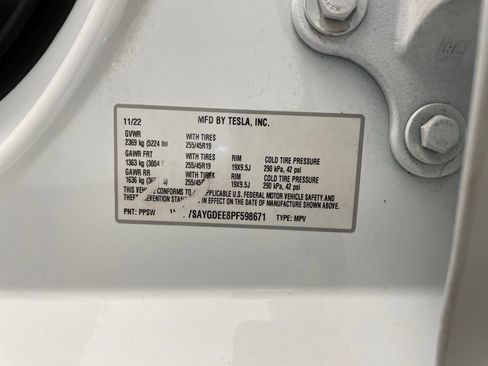 Used 2023 Tesla Model Y Long Range AWD/4WD image 29