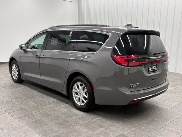 Used 2022 Chrysler Pacifica Touring-L FWD image 4