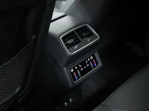 Used 2022 Audi e-tron Premium image 27