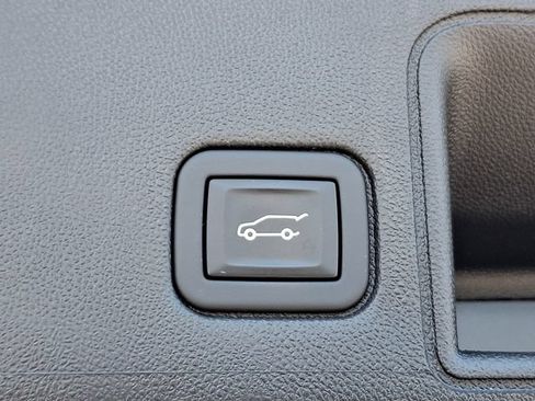 Used 2023 GMC Terrain SLT AWD/4WD image 32