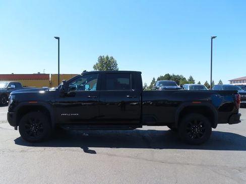 Used 2025 GMC Sierra 3500 AT4 w/ AT4 Preferred Package AWD/4WD image 4