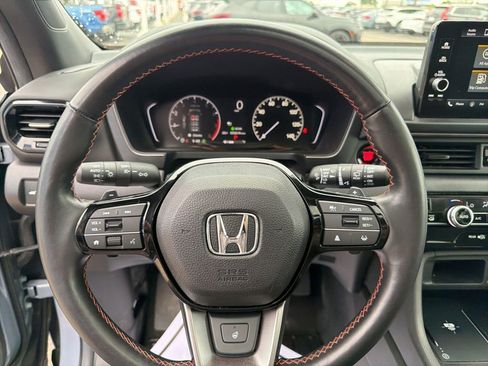 Used 2025 Honda Pilot TrailSport image 27