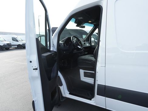 Used 2025 Mercedes-Benz Sprinter 2500 image 8