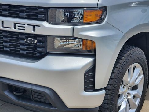 Used 2020 Chevrolet Silverado 1500 Custom w/ Custom Value Package AWD/4WD image 8