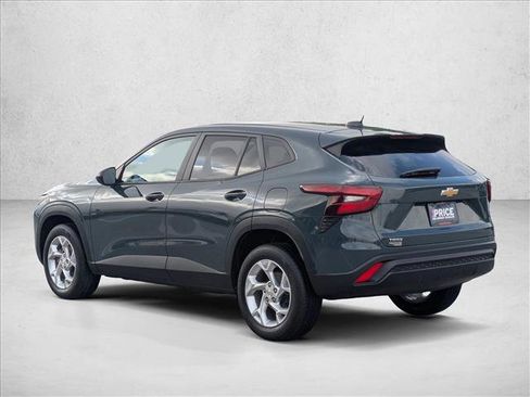 Used 2025 Chevrolet Trax LS w/ LS Convenience Package image 7