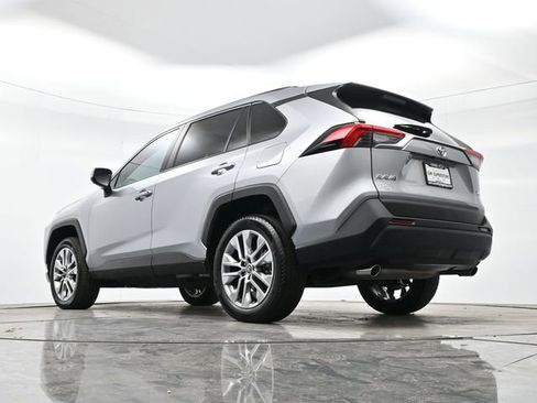 Used 2022 Toyota RAV4 XLE Premium image 24