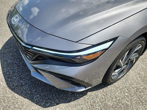 New 2025 Hyundai Elantra Limited image 6