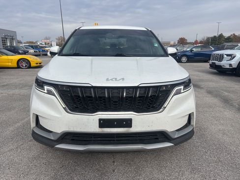 Used 2024 Kia Carnival LX image 1