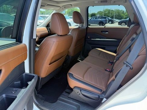 Used 2023 Nissan Pathfinder Platinum w/ Cargo Package AWD/4WD image 22