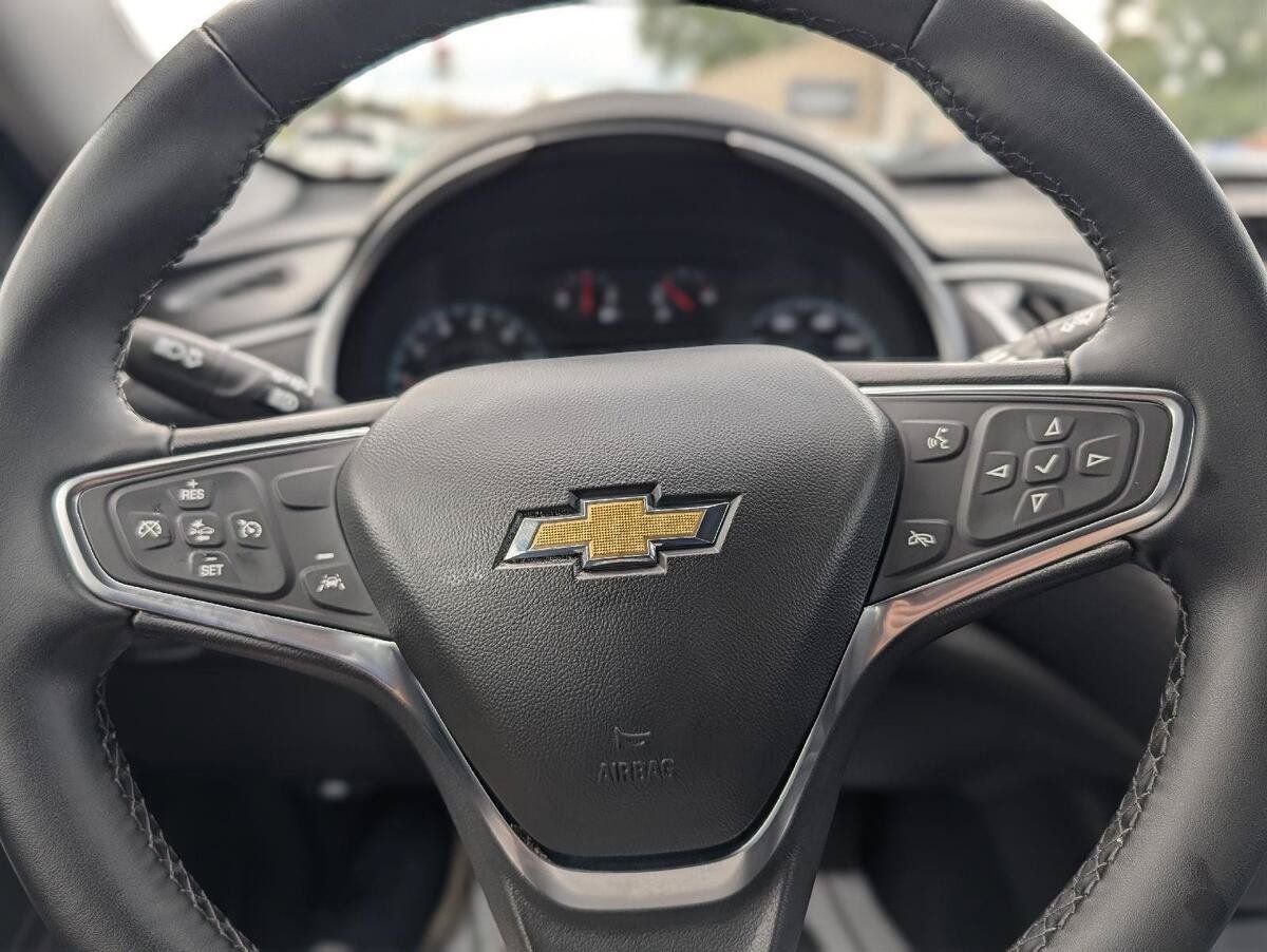 Used 2025 Chevrolet Malibu RS FWD image 21