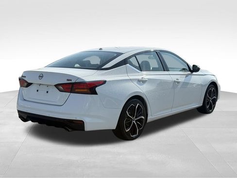 Used 2024 Nissan Altima 2.5 SR FWD image 24