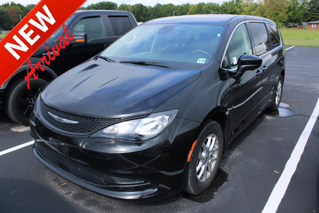 Used 2024 Chrysler Voyager LX FWD image 1