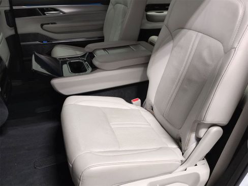 Used 2023 Jeep Grand Wagoneer 4WD image 20