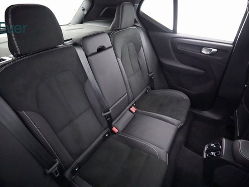 Used 2023 Volvo XC40 Recharge Ultimate image 9