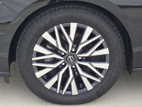 Used 2025 Nissan Altima 2.5 SV FWD image 12