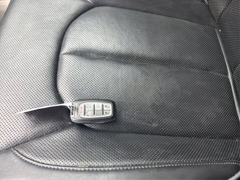 Used 2019 Chrysler Pacifica Limited FWD image 31