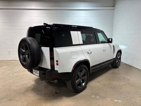 Used 2026 Land Rover Defender 110 X-Dynamic SE image 6