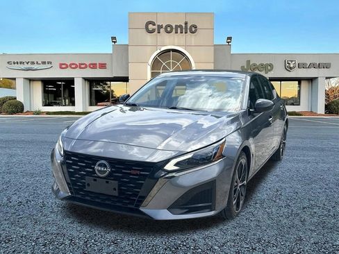 Used 2024 Nissan Altima 2.5 SR FWD image 7