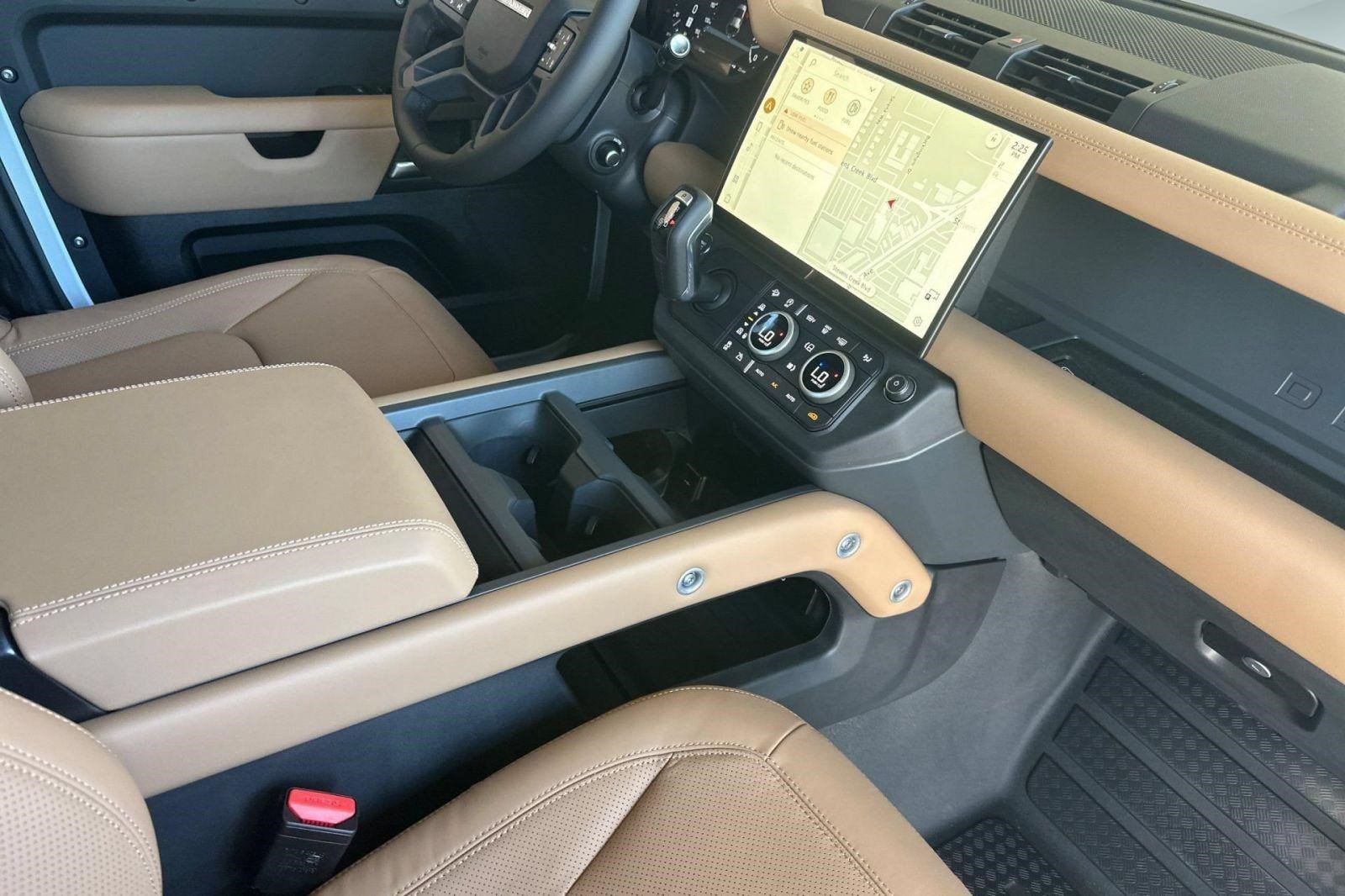 New 2026 Land Rover Defender 110 X-Dynamic SE AWD/4WD image 29