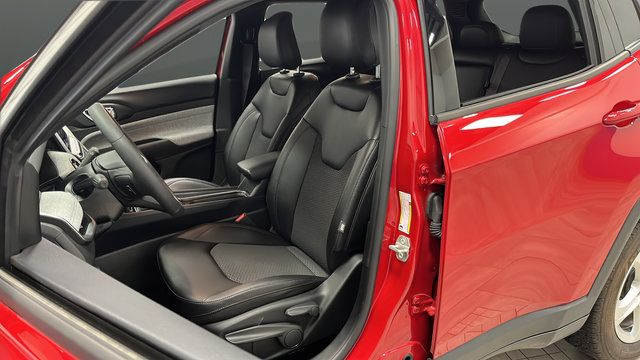 Used 2024 Jeep Compass Latitude AWD/4WD image 9