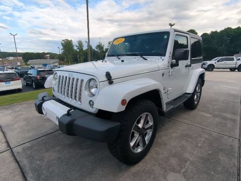 Used 2016 Jeep Wrangler Sahara w/ Connectivity Group AWD/4WD image 3