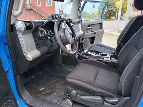 Used 2008 Toyota FJ Cruiser Base 4x4 4dr SUV 5A image 8