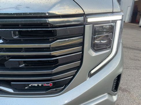 Used 2023 GMC Sierra 1500 AT4 w/ AT4 Premium Package AWD/4WD image 10