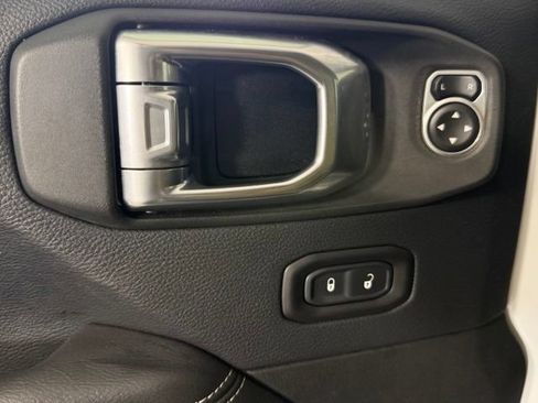 Used 2019 Jeep Wrangler Unlimited Sahara AWD/4WD image 11