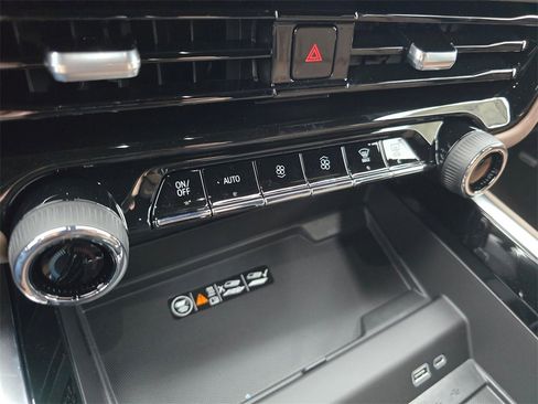 New 2026 Chevrolet Suburban High Country image 25