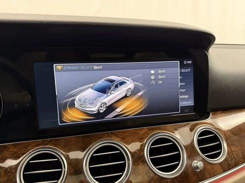 Used 2017 Mercedes-Benz E 300 4MATIC image 32