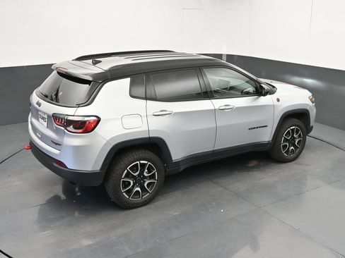 Used 2025 Jeep Compass Trailhawk AWD/4WD image 36