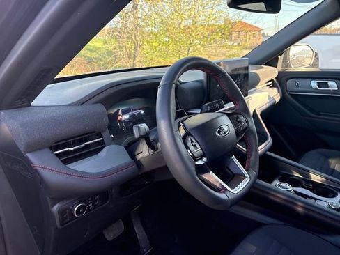 Used 2026 Ford Explorer ST-Line w/ ST-Line Street Pack image 8