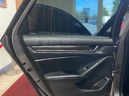 Used 2021 Honda Accord EX-L image 10