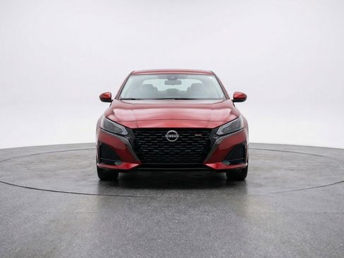 Used 2025 Nissan Altima 2.5 SV image 2