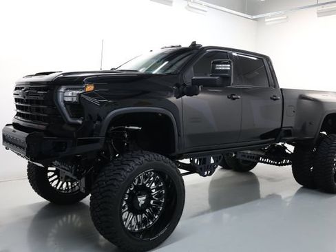 Used 2024 Chevrolet Silverado 3500 LTZ w/ LTZ Plus Package AWD/4WD image 1