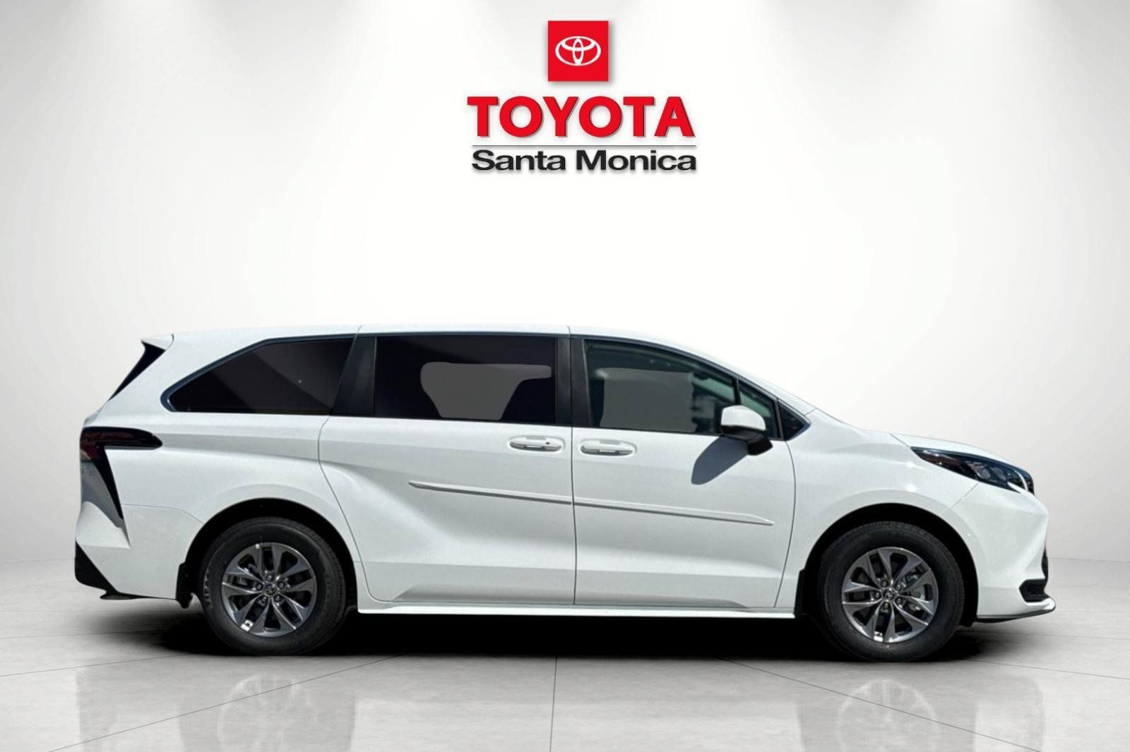 New 2026 Toyota Sienna LE FWD image 2