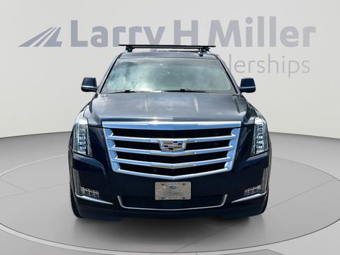 Used 2017 Cadillac Escalade Premium Luxury AWD/4WD image 8