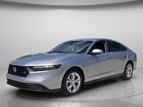 Used 2025 Honda Accord LX image 9