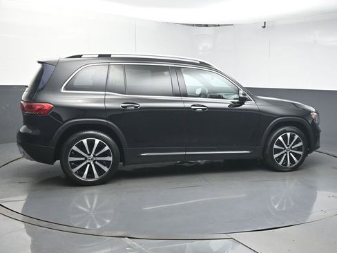 Used 2020 Mercedes-Benz GLB 250 w/ Premium Package image 8