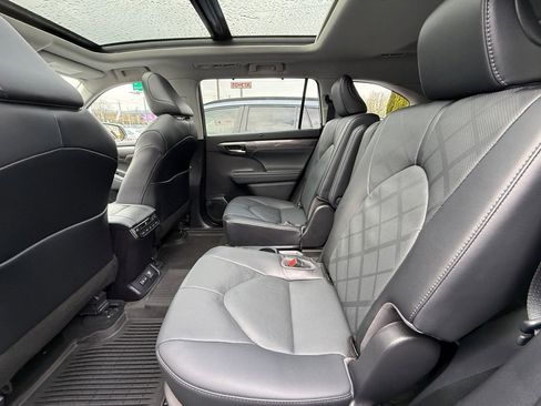 Used 2022 Toyota Highlander Platinum image 22
