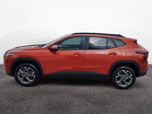 Used 2024 Chevrolet Trax LT w/ Driver Confidence Package FWD image 4