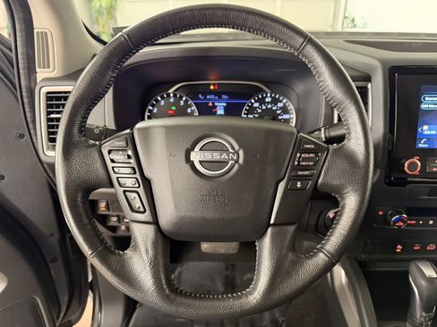 Used 2022 Nissan Frontier SV w/ Technology Package AWD/4WD image 18