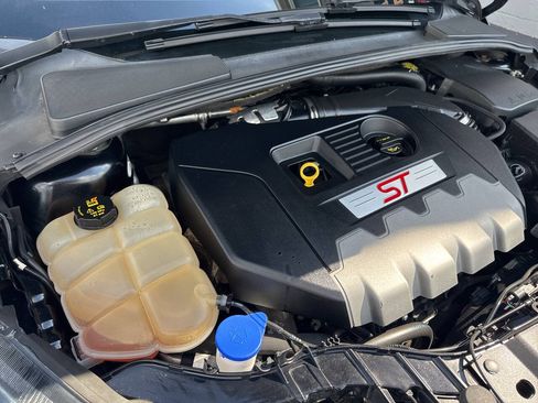 Used 2018 Ford Focus ST FWD image 11